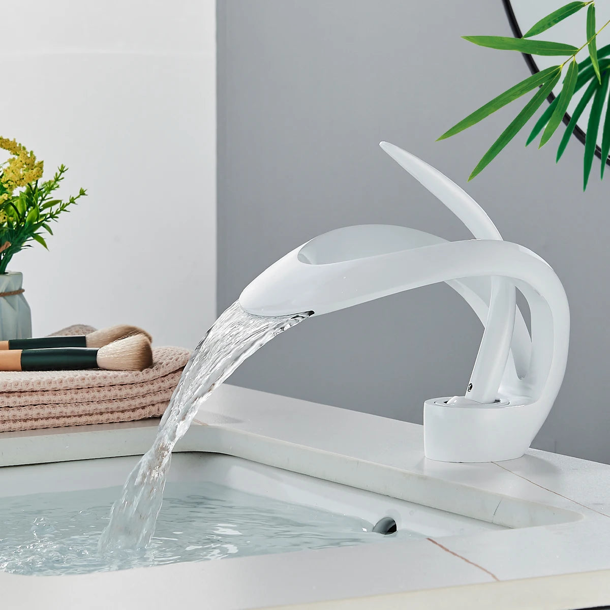 ALL Brass Black Bathroom Basin Faucet Waterfall Hot Cold Water Mixer Tap Deck Mounted Single Handle Modern Style Mixer Crane
