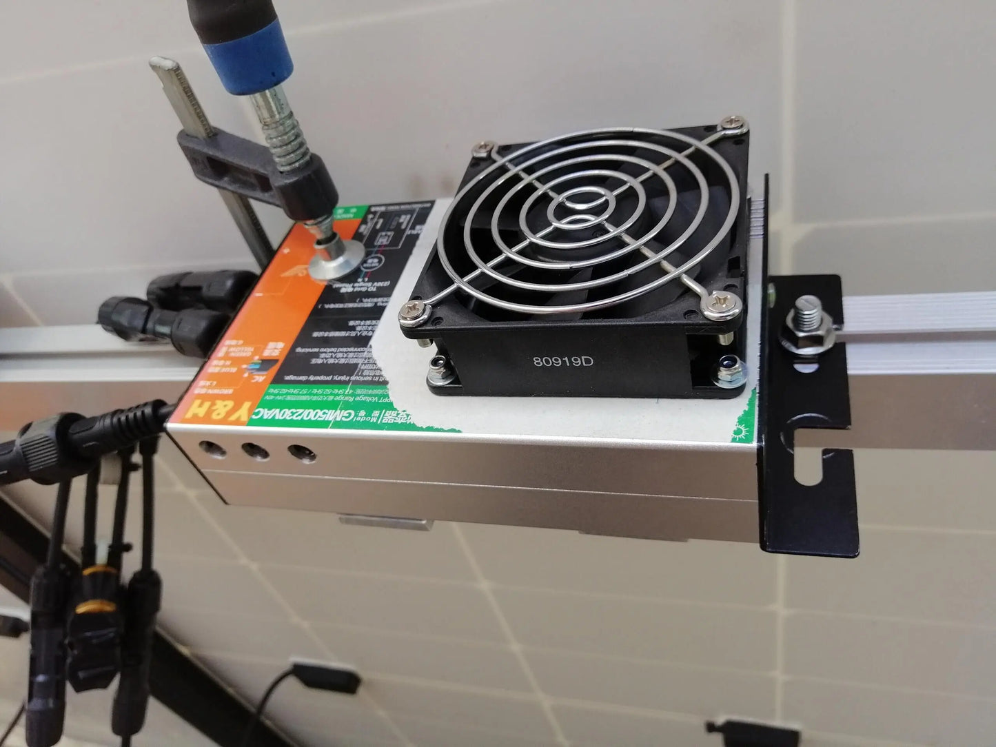Y&H Grid Tie Inverter 300W 350W 500W 600W 700W MPPT Micro Inverter Solar PV Grid Tie System for Home DC18-50V Output AC110V/240V